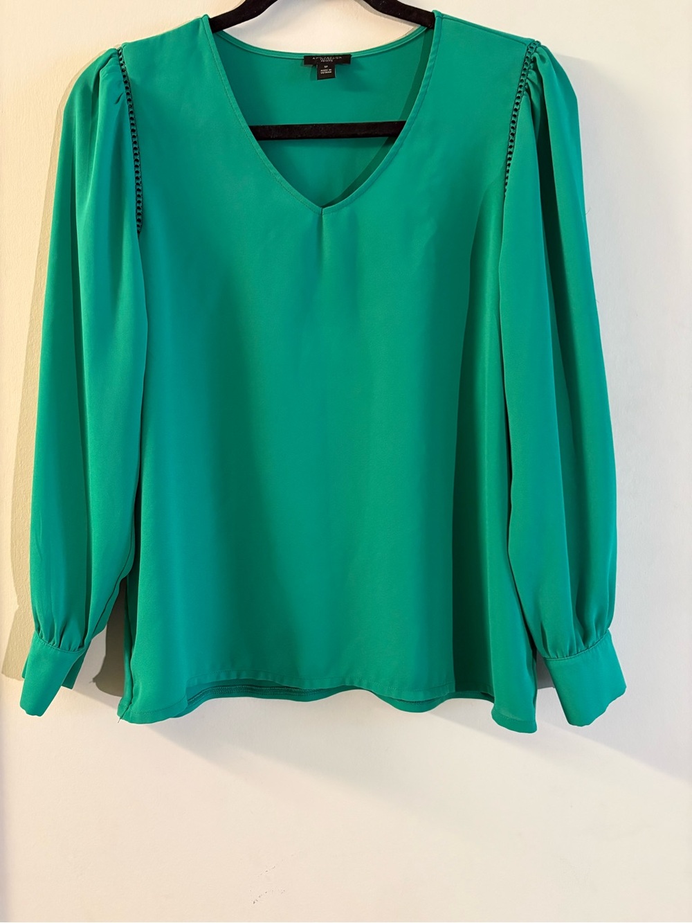 Ann Taylor Emerald Green V-Neck Long Sleeve Blouse; Casual/Formal Wear; Office
